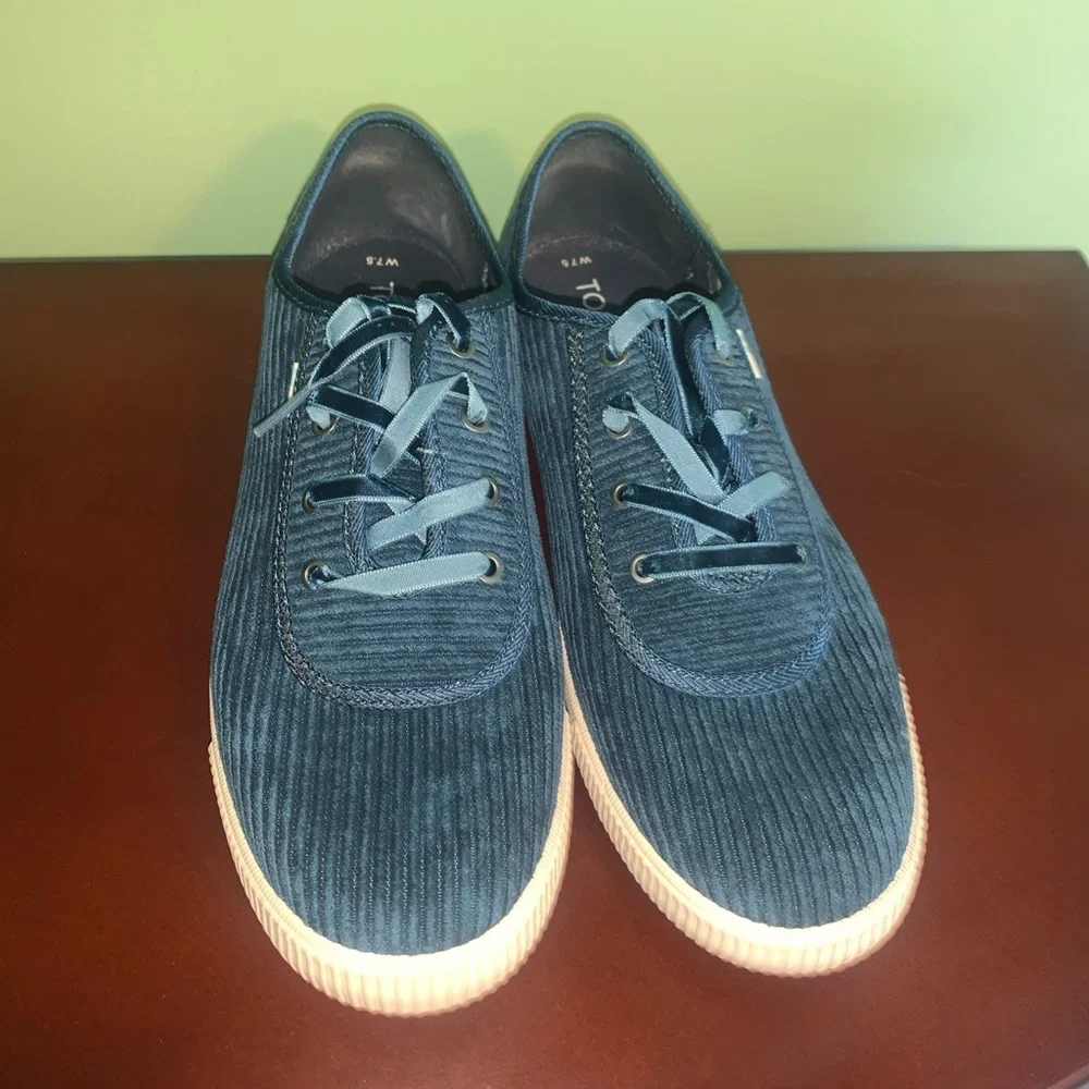 Tom's Teal Corduroy Comfort Sneakers Topanga Preppy Shoes Size 7.5 Velvet Blue
